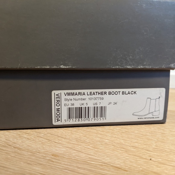 Vera Moda Maria black leather Chelsea boots, shoes US 7/ EU 38 (fits like US 8) - Picture 4 of 6